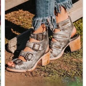 Freebird Sandal. The Quail. Size 9. Gray/silver with natural distress. Worn once